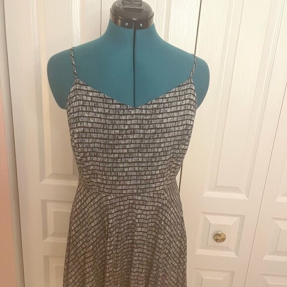 Old Navy Casual Lightweight Smocked Pleated Unlined Printed Fit & Flare Dress - Picture 2 of 13